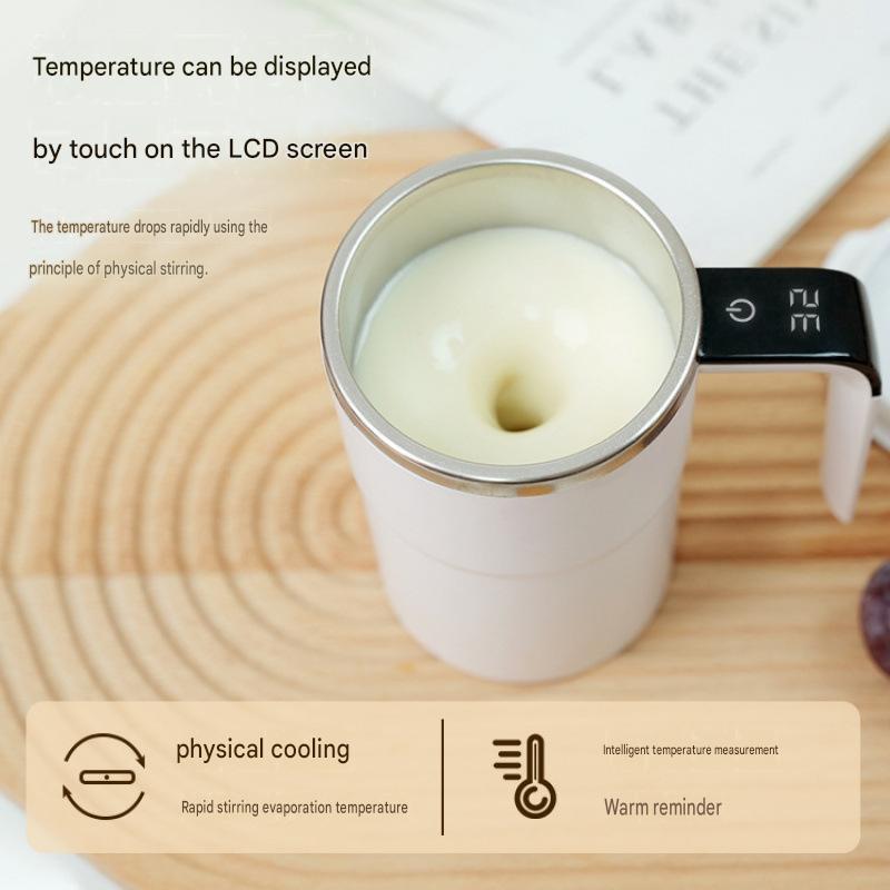 Automatic stirring cup